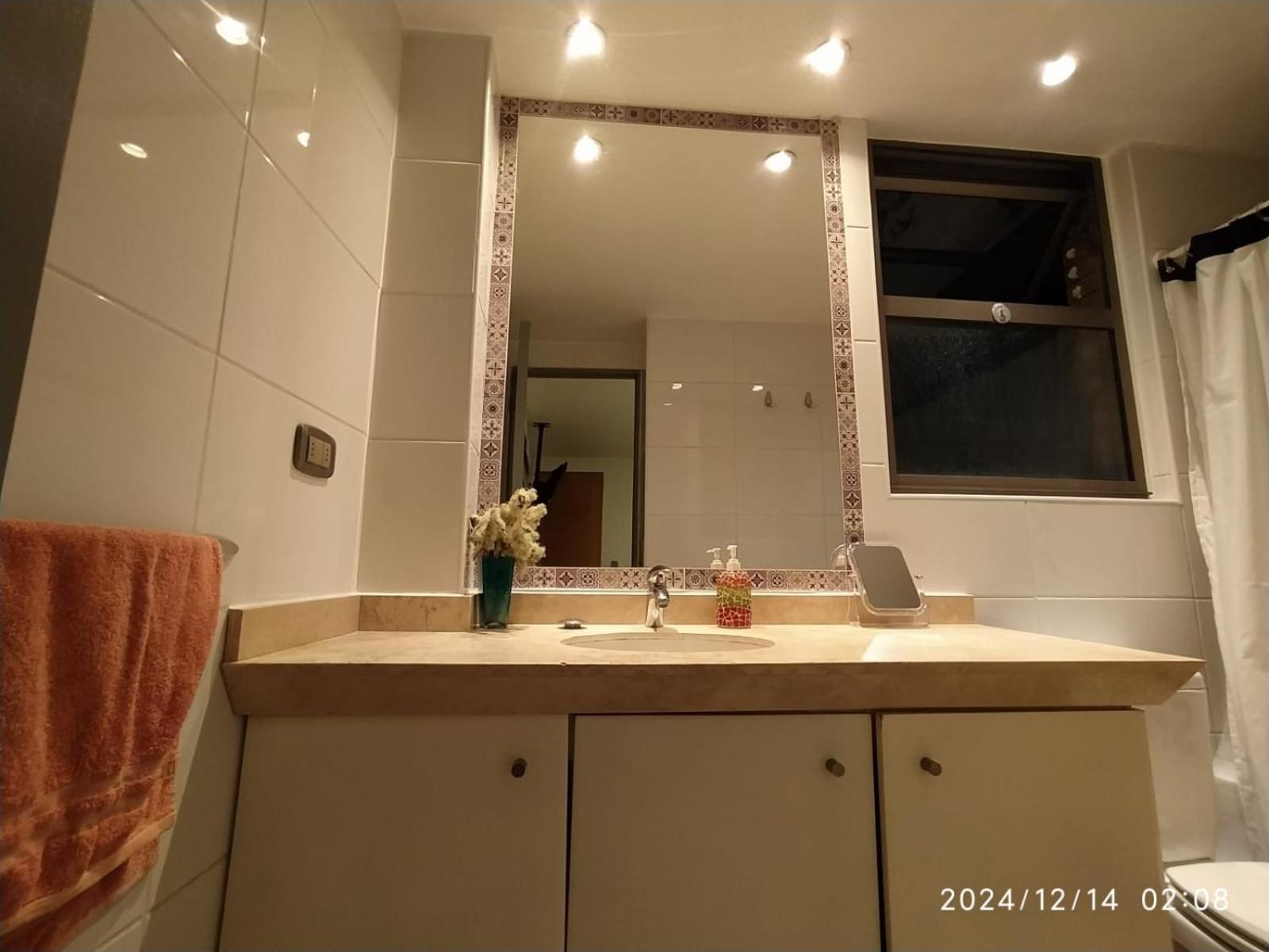 Comodo Departamento En Escuela Militar, Condes Apartamento Santiago
