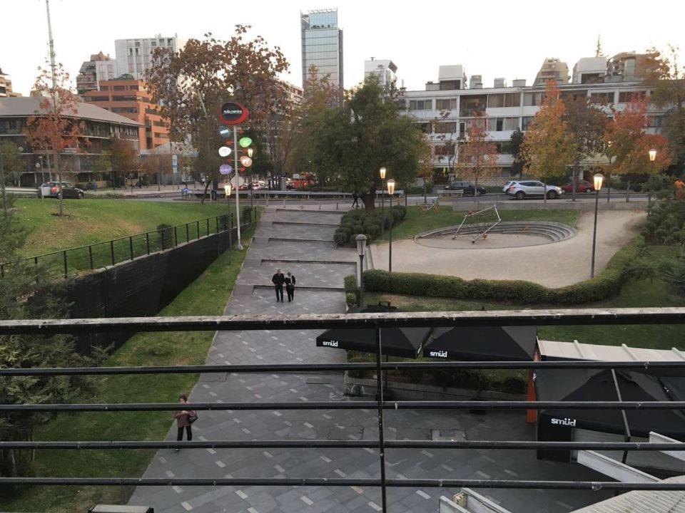 Comodo Departamento En Escuela Militar, Condes Apartment Santiago
