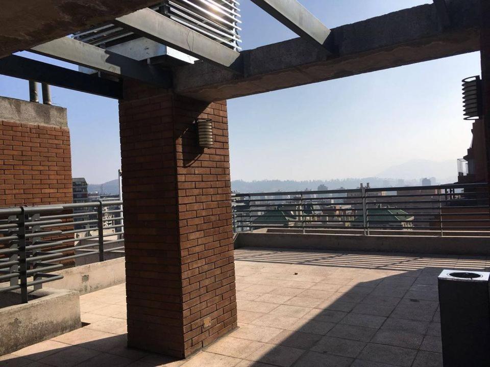 Comodo Departamento En Escuela Militar, Condes Apartment Santiago